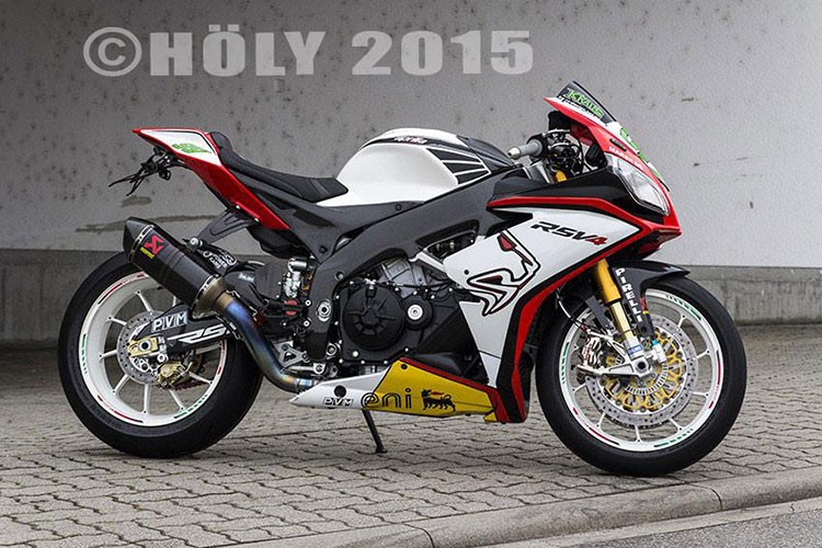 Moto the thao Aprilia RSV4 Racing duoc biker Viet do do choi